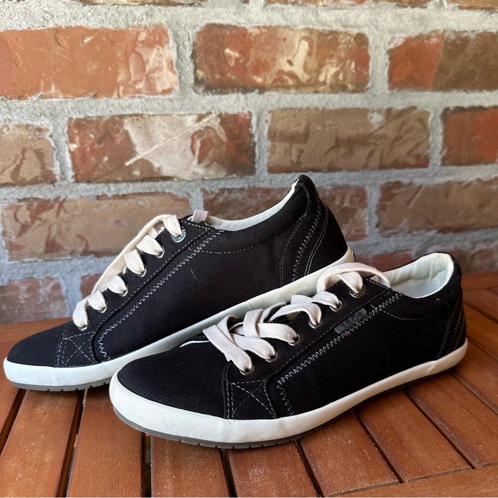 Tao’s Women’s Black Sneaker